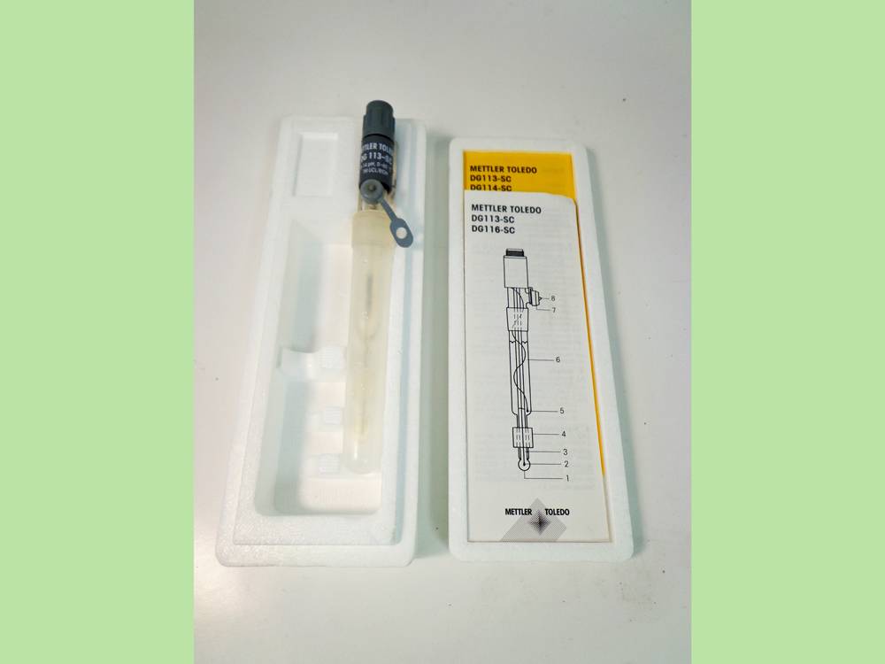 Mettler Toledo DG113-SC Combination Glass pH Electrode, with Movable Sleeve.
